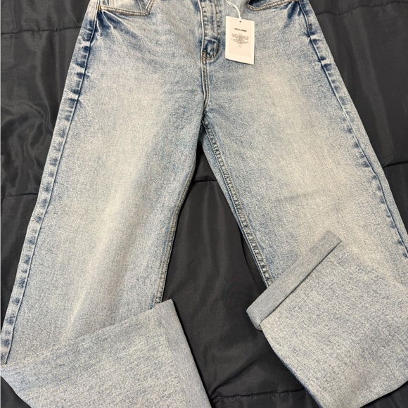 High Rise Mom Jeans - Picture 1 of 3